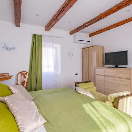 Amazing In Barban With Outdoor Swimming Pool, Wifi&2 Bedrooms Vakantiehuis *