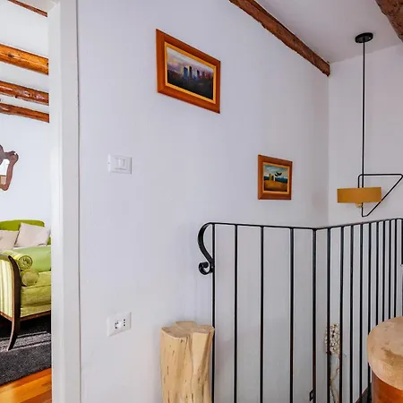 Amazing In Barban With Outdoor Swimming Pool, Wifi&2 Bedrooms Vakantiehuis Juricev Kal